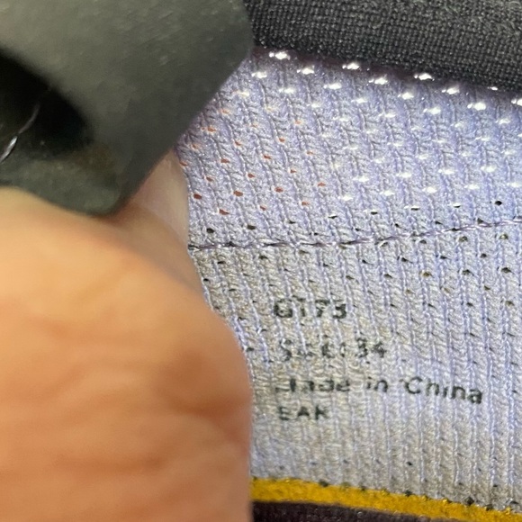 Vibram Fivefingers Toe Shoes Pink Purple ladies size 34 - Picture 3 of 6